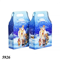 Новорічна коробка Миколай на снігу 700 гр (5926)